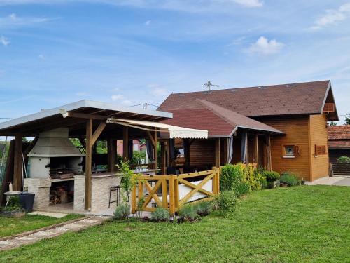 Viesnīcas āriene, DRiM Wood House - no party house in Pisarovina