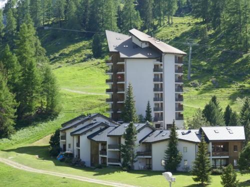 Apartment Mont-Fort D1 by Interhome
