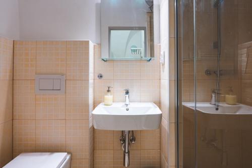 Standard Suite image 9