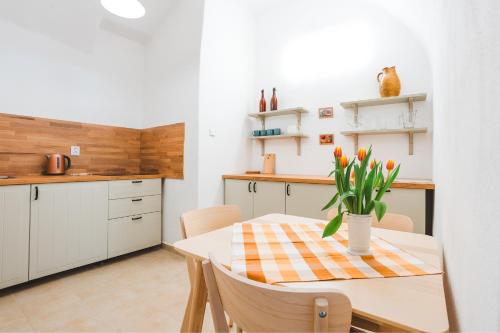 Standard Suite image 6