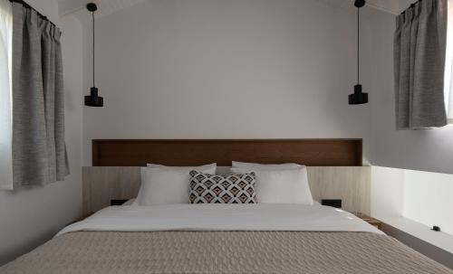Suite with Hot Tub image 10