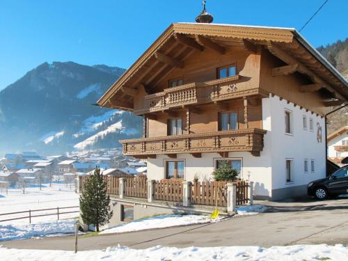 Apartment Neuner-2 by Interhome in Hippach, Österreich