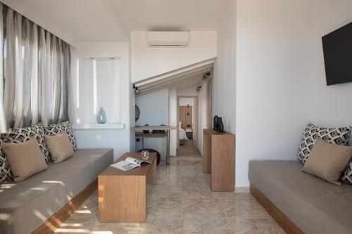 Suite with Hot Tub image 6