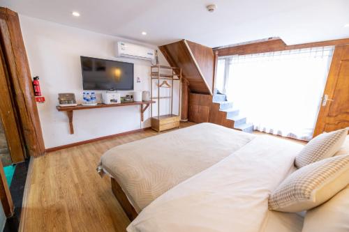 One-Bedroom Suite image 5