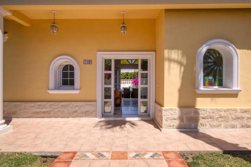 Entrance, Villa Coral in Santa Llucia