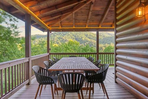 The Remedy at Blue Ridge - mountain view cabin with hot tub and two fire pits in Cherry Log, USA