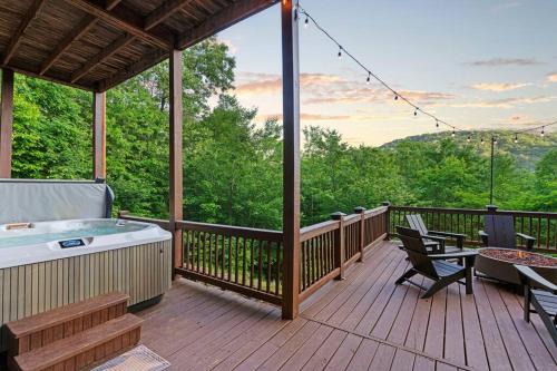 The Remedy at Blue Ridge - mountain view cabin with hot tub and two fire pits in Cherry Log, USA