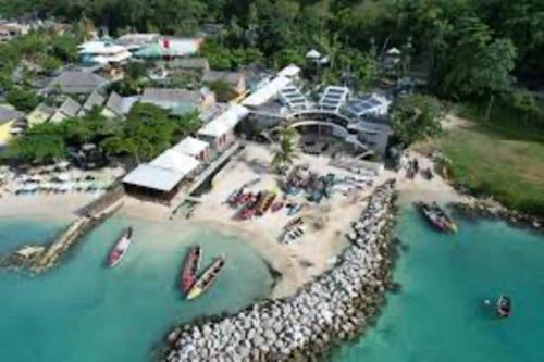 酒店活動, Spacious room in villa near beach in 逍遙海灣