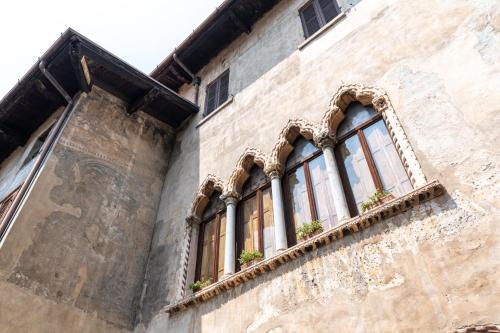 Palazzo delle Guglie by Postcardsfrom, Verona (fotografie 8)