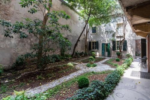 Palazzo delle Guglie by Postcardsfrom 5