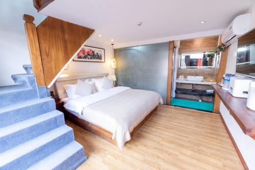 One-Bedroom Suite image 9