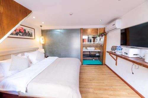 One-Bedroom Suite image 10