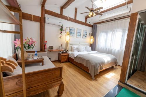 Double Room with Private Bathroom image 8