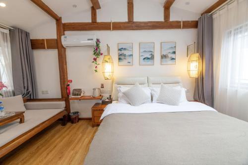 Double Room with Private Bathroom image 4
