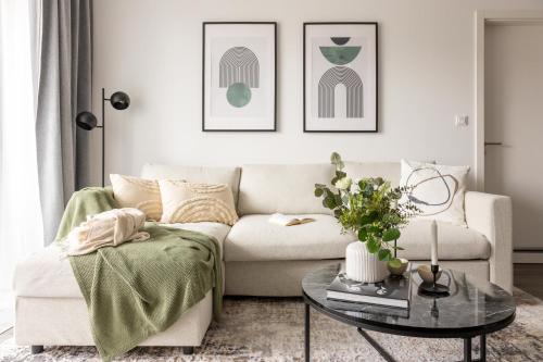 Prague Days - Modern Apartment with Terrace and AC in Karlín - image 10