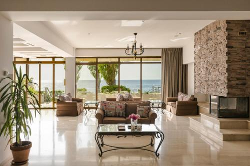 大廳, 尼基海灘酒店 (Niki Beach Hotel) in 卡馬里奧蒂薩