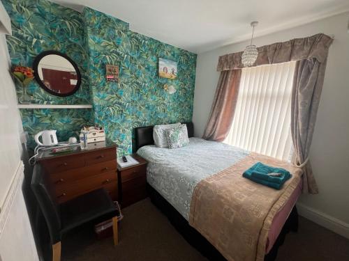 Single Room image 7