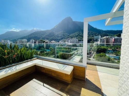 Cobertura Estilosa com Vista Linda e Privacidade in Lagoa