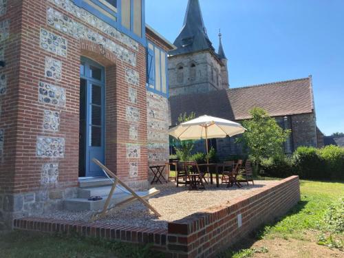 Exterior view, Le Clos de l'Eglise in Longueil