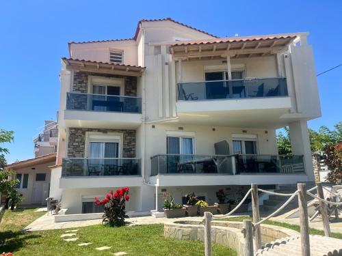 Villa Nikiti View 3