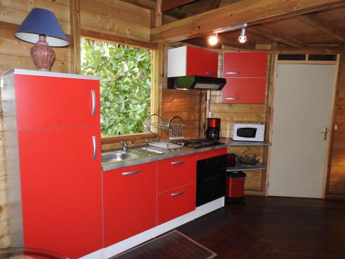 Kitchen, Insolite Ara Wakan / Ma cabane in Pointe-Noire