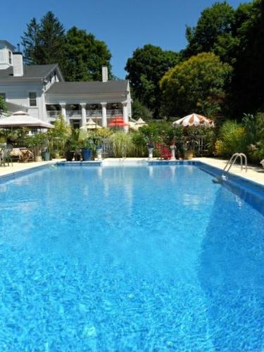 Piscina, House of 1833 Bed and Breakfast in Mystic City Center