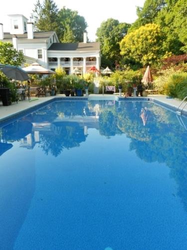 Piscina, House of 1833 Bed and Breakfast in Mystic City Center