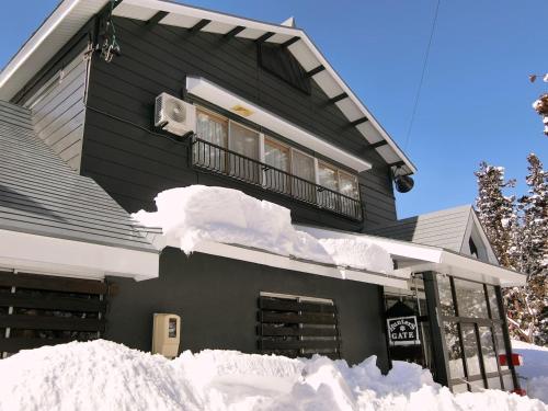 Hunters Gate: Ski In/Out Whole Lodge Rental, Pets OK