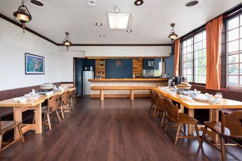 Hunters Gate: Ski In/Out Whole Lodge Rental, Pets OK