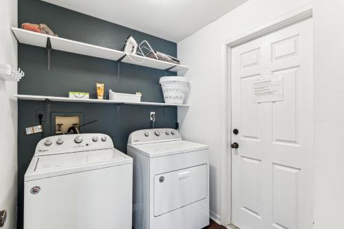 Charming Heated Pool Home - 3 miles to the Beach Pet and Family Friendly -Available Year Round! - image 11