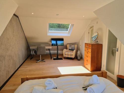 Three Quarter Cottage Three Quarter Cottage