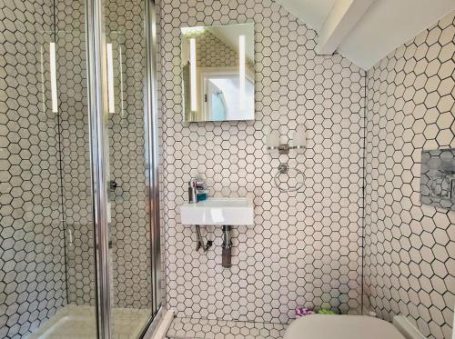 Three Quarter Cottage Three Quarter Cottage