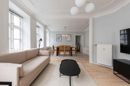 Spacious Tivoli Gardens Apartment w 3 bedrooms in Kopenhagen