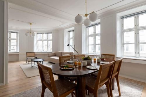  Spacious Tivoli Gardens Apartment w 3 bedrooms in Kopenhagen