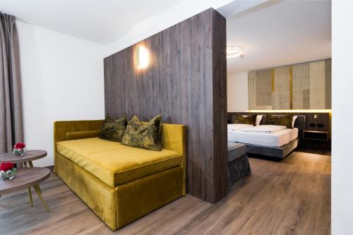 1 king bed, 2 sofa beds