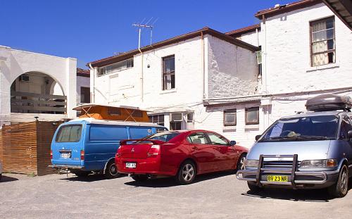 Adelaide Travellers Inn Backpackers Hostel