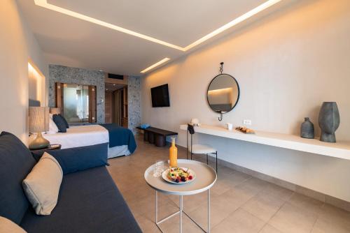 1 queen bed, 2 sofa beds