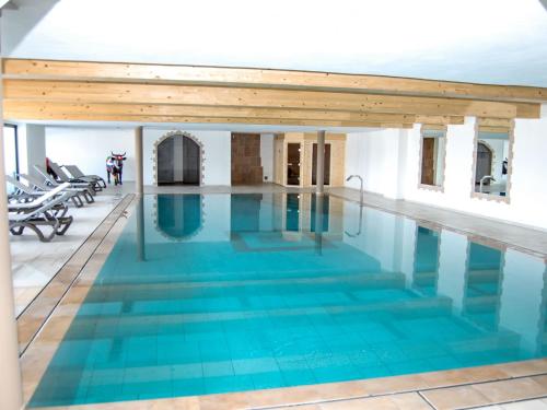 Apartment Cor des Alpes 2 by Interhome in Нанда