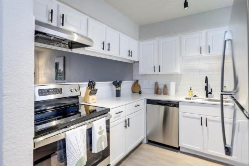 Arlington Apartment 3 Mi to ATandT Stadium! in Arlington, USA
