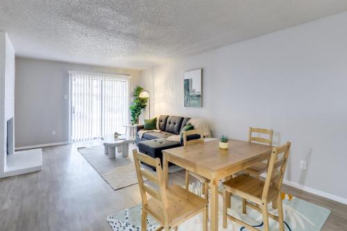Arlington Apartment 3 Mi to ATandT Stadium! in Arlington, USA
