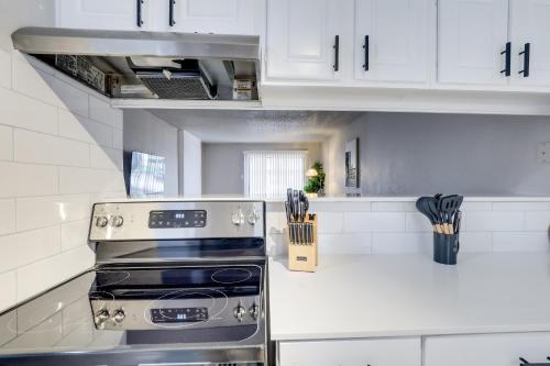 Arlington Apartment 3 Mi to ATandT Stadium! in Arlington, USA