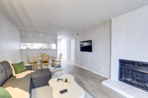 Arlington Apartment 3 Mi to ATandT Stadium! in Arlington, USA
