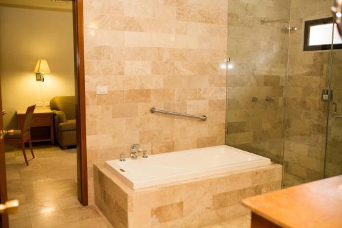Baño, Hotel Olmeca Plaza in Villahermosa City Center