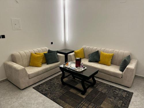 2 bedrooms, 5 beds
