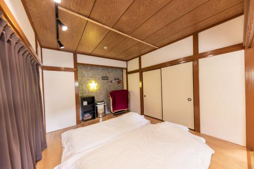 Family Room image 10