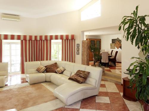 Faro Villa 1108 in Venda Nova