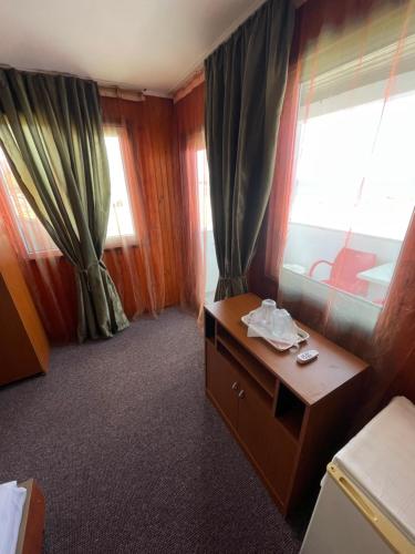 2 twin beds