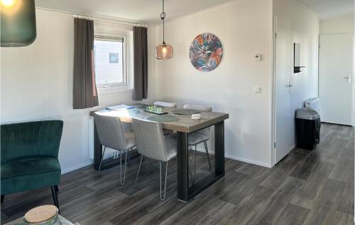  Awesome Home In Scherpenisse With Wifi in Scherpenisse