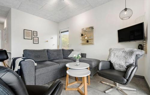 3 Bedroom Gorgeous Home In Ringkøbing in Hee