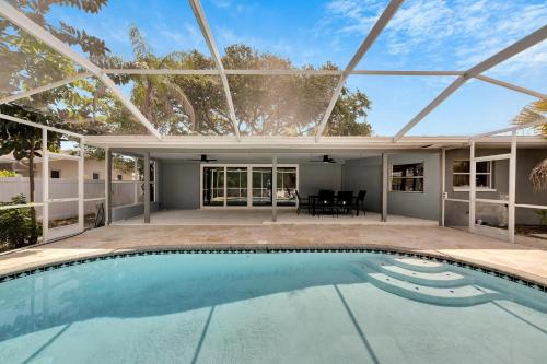 Seminole Resort Style Heated Pool Home in Seminole, USA